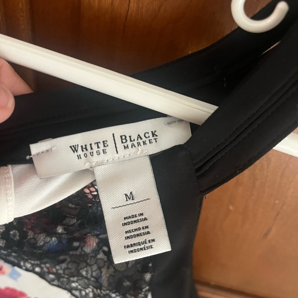 Gorgeous Banana Republic dressy top - Picture 2 of 3